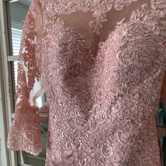 Mother of the bride dress with matching shoes - Picture 4 of 15